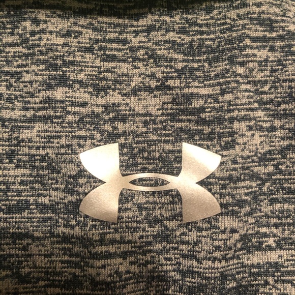 Under Armour Quarter Zip Up - Picture 2 of 3